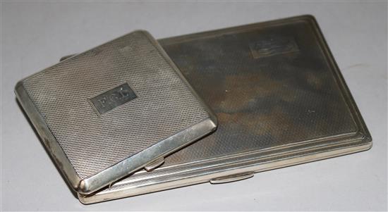 A silver cigarette case & a compact.